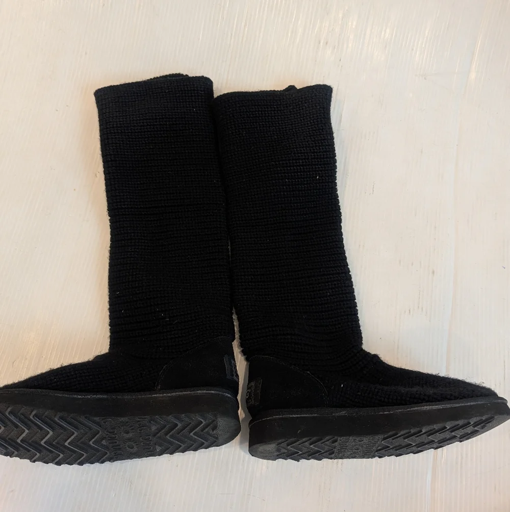 Classic UGG Cardy Women's Black Knit Slouchy Button Boots Size 5